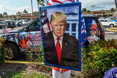 Geen Mugshot Van Donald Trump Genomen Maar Zijn Team Probeert Wel Een