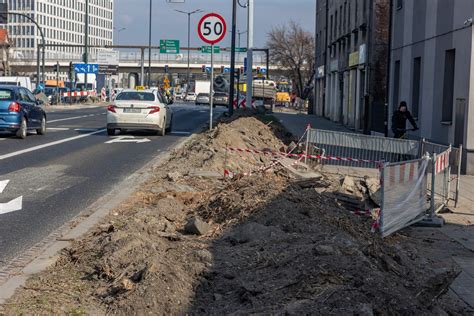 Remonty W Krakowie Po Drzewach Na Alei Listopada Nie Ma Ju Ladu