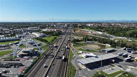 Prima Autostrada Italiana A 5 Corsie La A8 Milano Laghi Carrozzeria