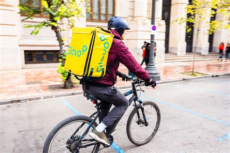 Delivery quali sono i piatti più amati dagli italiani Lo svela Glovo