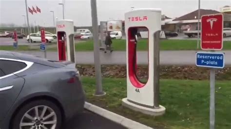 C Mo Funcionan Los Supercharger De Tesla Youtube