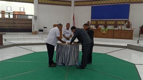 DPRD Manggarai Timur Umumkan Pemberhentian Jabatan Bupati Agas Andreas