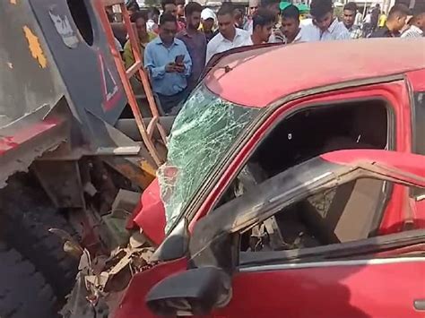 Jalgaon Accident News Horrible Car Accident While Trying To Save A Dog