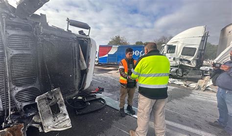 Accidente Carretera 57 Tráilers Camión Y Auto Chocan En Slp