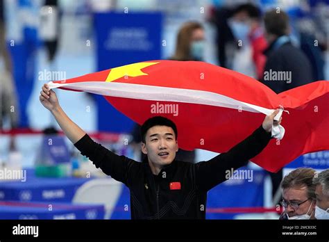 Gao Tingyu Of China Carries His Country S Flag After Winning The Gold