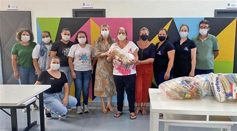 Fam Lias De S O Louren O E Vidigal Recebem Alimentos Da Natal Sem Fome