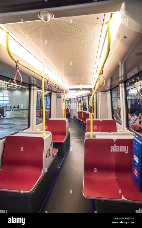 Wien Praesentation der neuen Straßenbahn Bombardier FLEXITY Wien