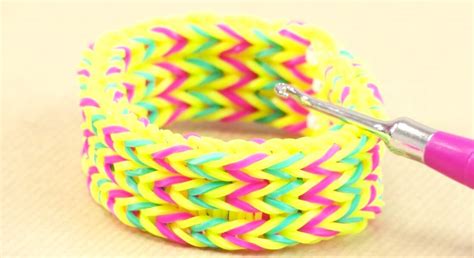 Tous nos modèles de bracelets élastiques Rainbow Loom Femme Actuelle