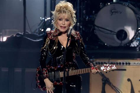 Dolly Parton performs new rock song at Rock and Roll Hall of Fame | EW.com