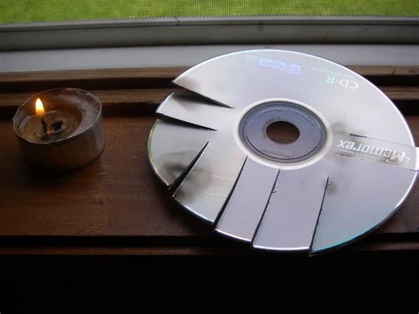 CD Cell Phone Stand : 5 Steps - Instructables