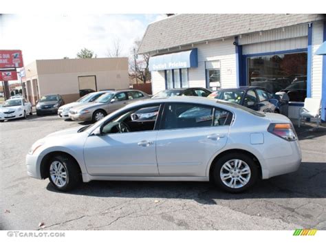 Brilliant Silver Nissan Altima S Photo