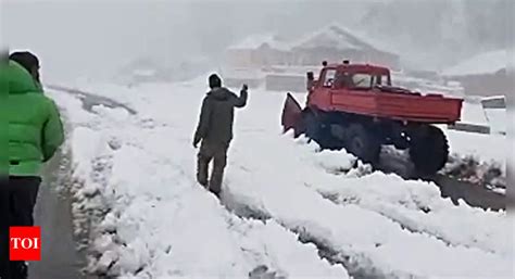 J K Major Highways Closed High Altitude Villages Cut Off After