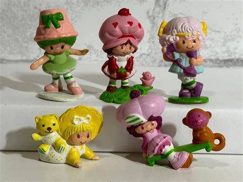 Strawberry Shortcake Mini Figures 1980s American Greeting Pvc Figure Vintage Cake Toppers