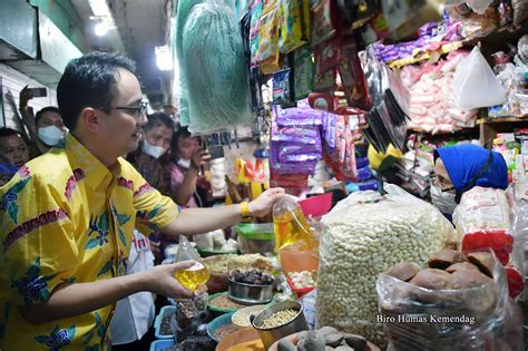 Wamendag Pantau Stok Dan Harga Bapok Di Pasar Genteng Surabaya