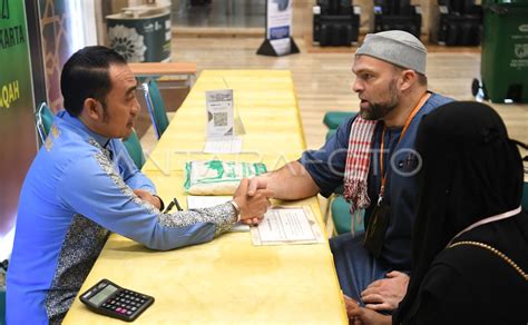 Pembayaran Zakat Fitrah Di Masjid Istiqlal Antara Foto