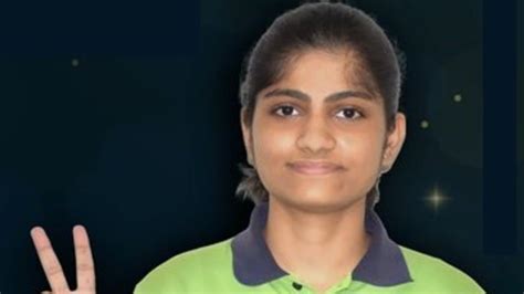 Sneha Pareek Tops JEE Main 2022 Session 1 With Full Marks Claims