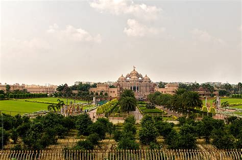 «Akshardham Or Swaminarayan Akshardham Complex, New Delhi, India» del colaborador de Stocksy ...