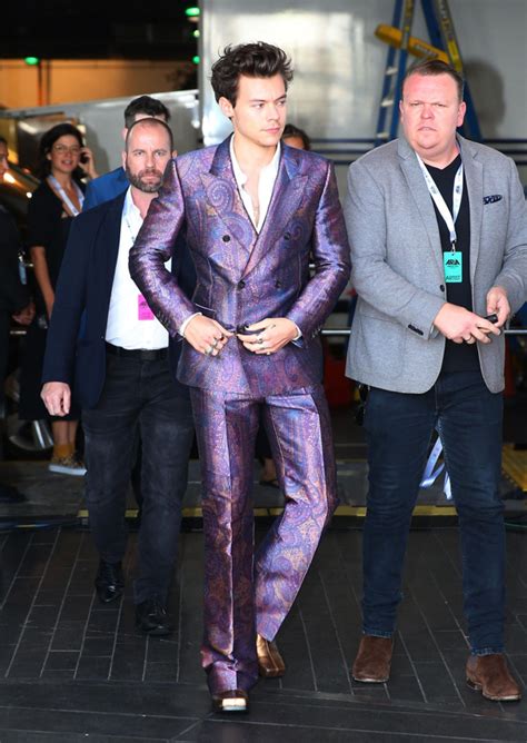 Style Guide How To Dress Like Harry Styles Man Of Many