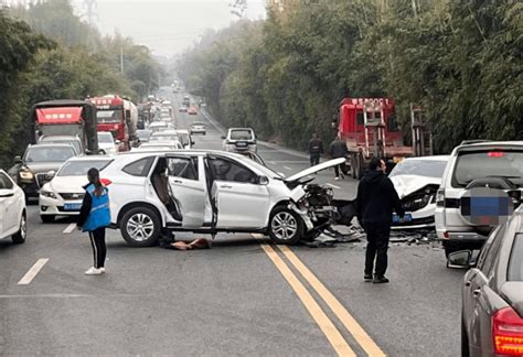 突发！宜长路两车相撞，车头撞散架，慢点嘛事故车祸网友