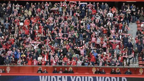 La Liga denuncia un cántico racista de los ultras del Sporting ante un