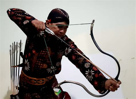 Making Traditional Asiatic Bows With Indonesias Bowyers Art