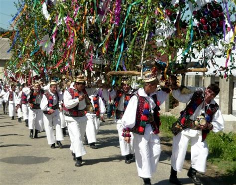 Cel mai harnic om din sat sărbătorit la Tânjaua Hotenarilor eveniment