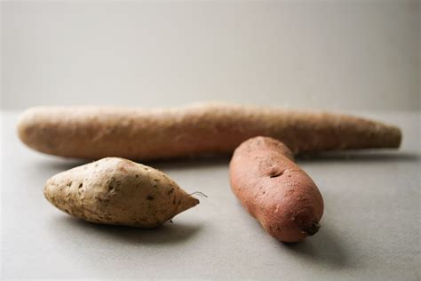 Yams vs Sweet Potatoes: What’s the Difference? - Hungry Huy