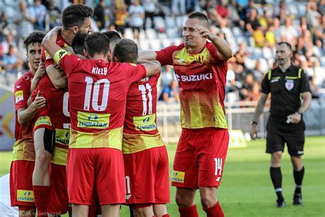 Fortuna I Liga Czwarte Z Rz Du Zwyci Stwo Korony Gol Do Szatni Da