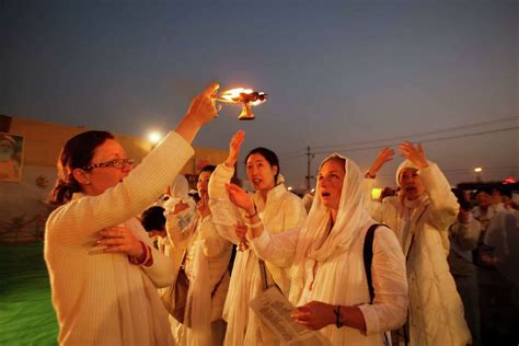 Awesome Photos Of Hindu Pilgrims In India