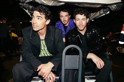 Um Come To Brazil Diferente F S De Jonas Brothers Pedem Shows Em