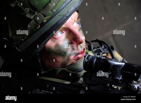 British army soldier training for war Stock Photo - Alamy