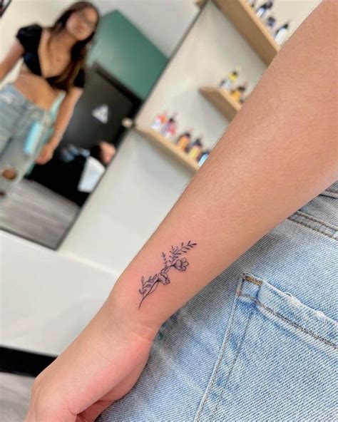 30 Beautiful First Tattoo Ideas For Women Moms Got The Stuff Small