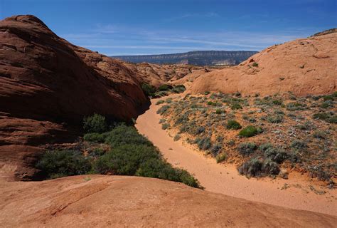 Hike Guide: Coyote Gulch – Across Utah!