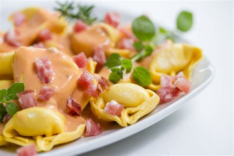 Receta De Tortellini Con Nata Y Bacon Unareceta