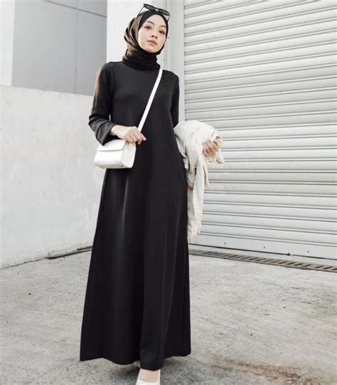 Outfit Hijab Chic Dress Hitam Ala Selebgram Meira Tampil Elegan