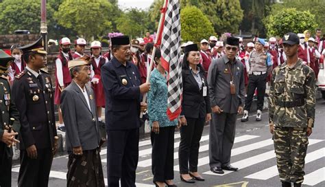 Nusabali Pataka Dan Panji Pahlawan Gusti Ngurah Rai Tiba Di Klungkung