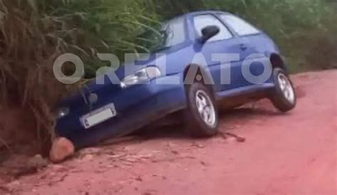 Carro Cai Em Buraco No Bairro Do Funil O Relato