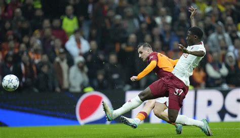 Drama Enam Gol Di Laga Galatasaray Vs Manchester United Foto