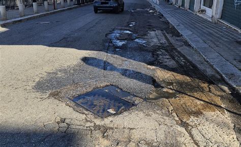 Reggio Calabria Fogna A Cielo Aperto In Via Aschenez Odore Nauseabondo