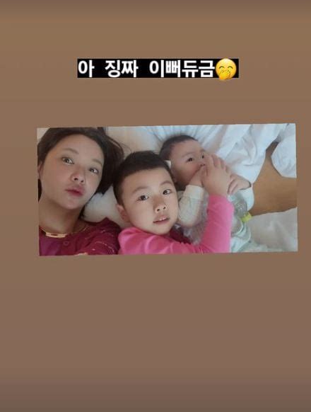 황정음 둘째 아들 공개엄마아빠 반반 닮은 예쁜 아기 텐아시아