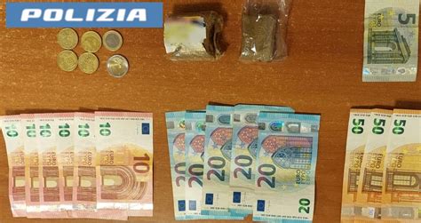 Catania Pusher Con La Droga Nel Marsupio Ai Domiciliari