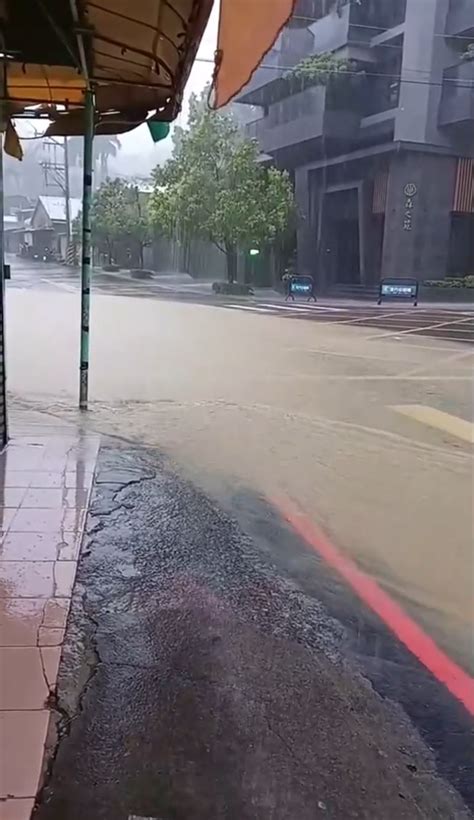 雨灌高雄！積水畫面曝光 網起床看光外哀嚎：不能放豪雨假嗎？ 社會 三立新聞網 Setn