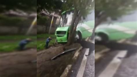 Taxi Choca Contra Cami N En La M Xico Cuernavaca Telediario M Xico