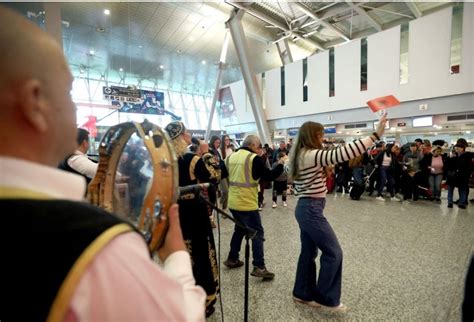 Festa E 28 Nëntorit Në Aeroportin E Tiranës Muzikë E Këngë Popullore