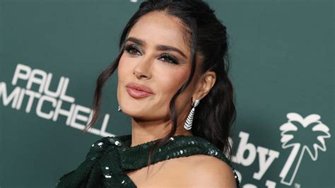 Victoria Beckham Fête Ses 50 Ans Salma Hayek Divine En Vert émeraude