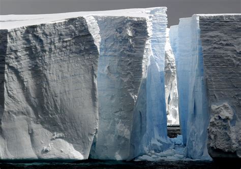 A Plataforma De Gelo Brunt Na Ant Rtida Deu Origem A Um Iceberg Gigante