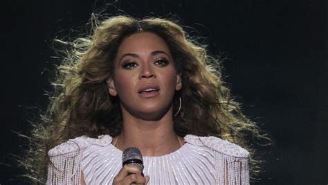 Blue Ivy Staat Naast Moeder Beyoncé Op Podium Celebrities Hln Be