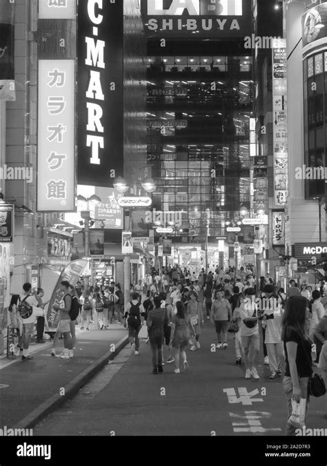 Tokyo - Street scene in Shibuya at night Stock Photo - Alamy