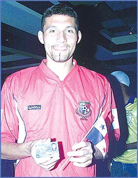 Kevin Kuranyi Con La Roja Kevin Kuranyi Luce La Camiseta De La