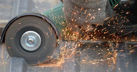 Using An Angle Grinder For Metal Cutting – dibbos